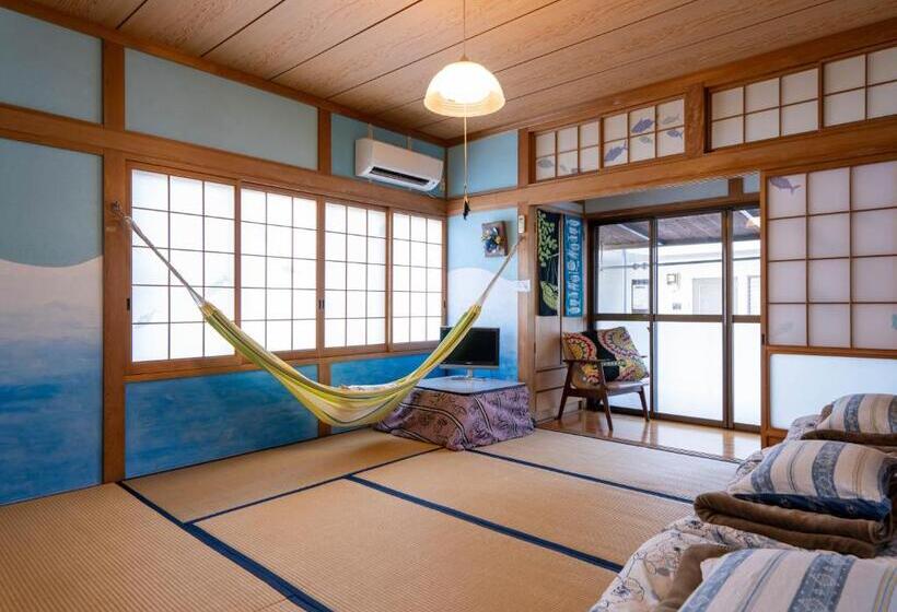 بنسيون Katsuo Guest House