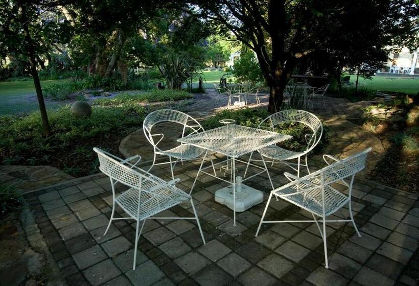 פנסיון Longtom Farm Guesthouse