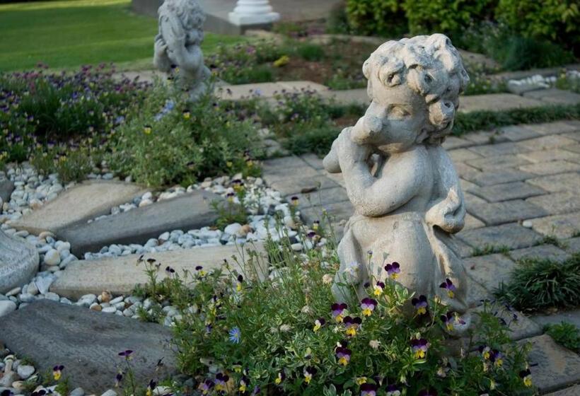 פנסיון Longtom Farm Guesthouse