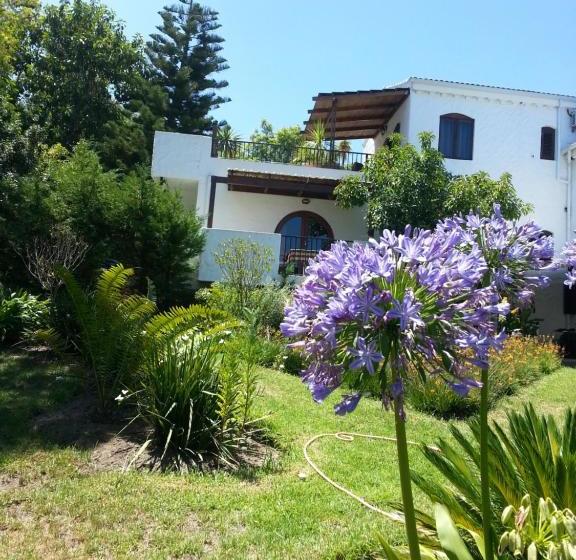 펜션 Montrose Guesthouse