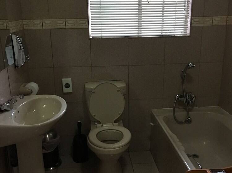 פנסיון The Orchards Executive Accommodation Mp