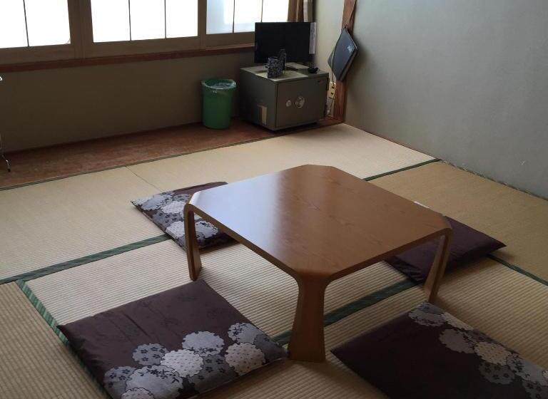 بنسيون Uchihan