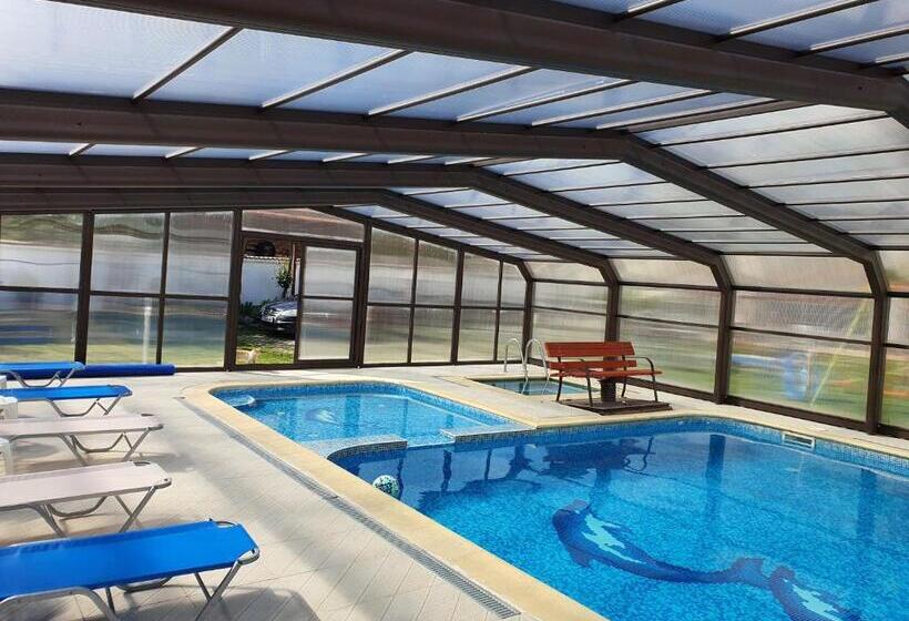 ペンション White House