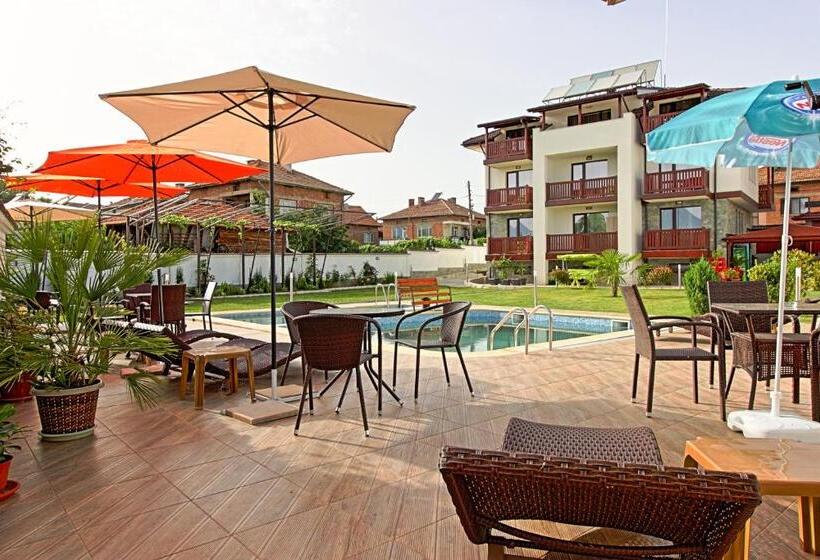 ペンション White House