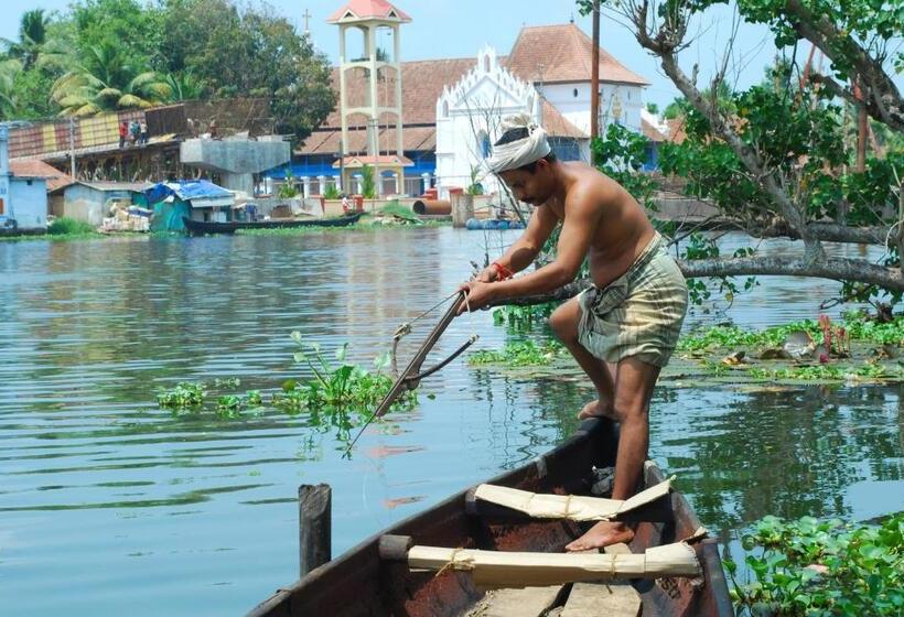 리조트 Triveny River Palace