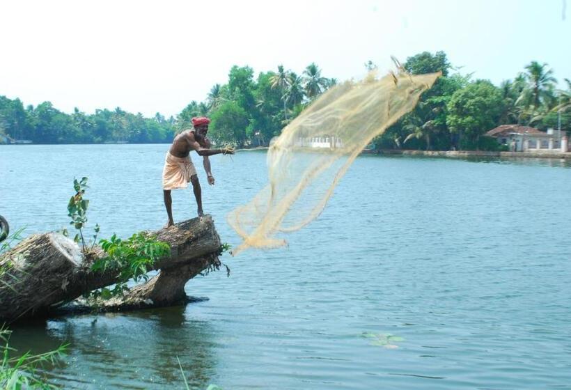 리조트 Triveny River Palace
