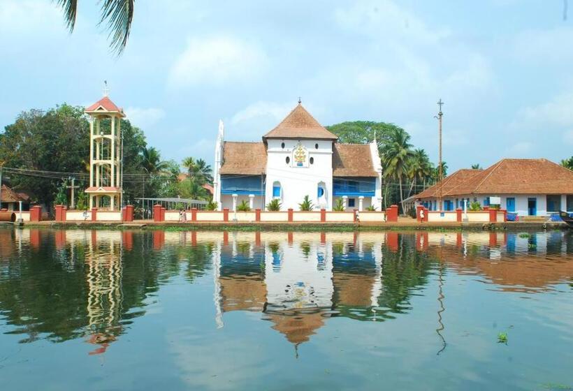 리조트 Triveny River Palace