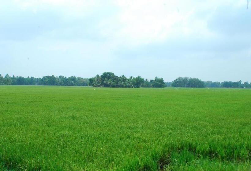 리조트 Triveny River Palace