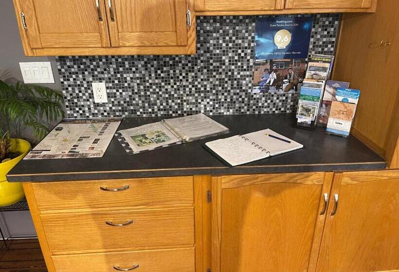 פנסיון Blaeberry Valley Vacation Rentals