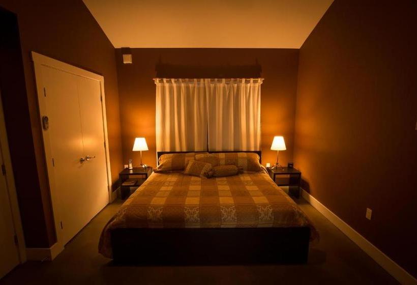 Пансион Crooked Tree Guest Suites