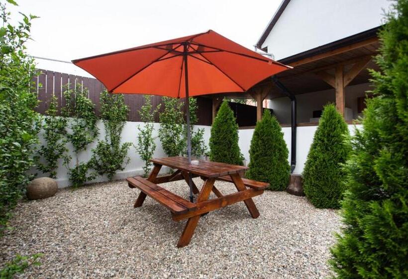 פנסיון Daddy House