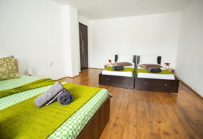 פנסיון Daddy House