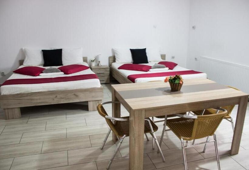 פנסיון Daddy House