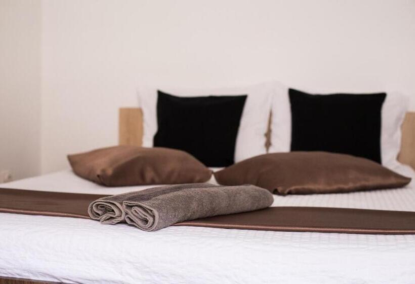 פנסיון Daddy House