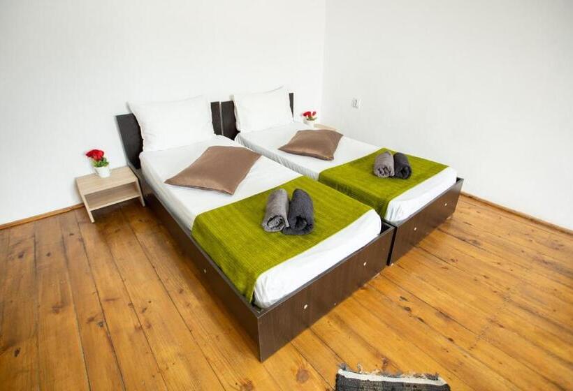 פנסיון Daddy House