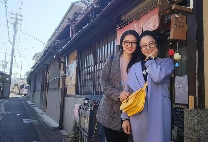 Pensão Nostalgic Guesthouse For 1 To 3 Females Or A Group Of 4 People Or More