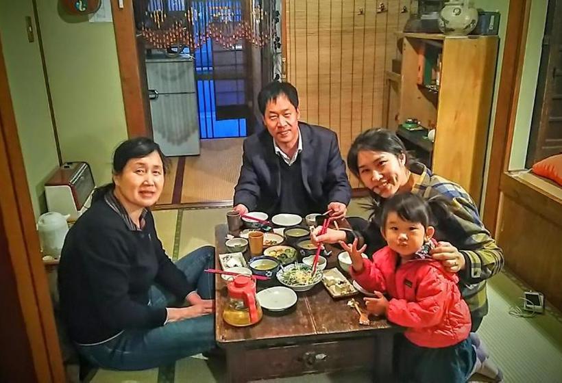 Pensão Nostalgic Guesthouse For 1 To 3 Females Or A Group Of 4 People Or More