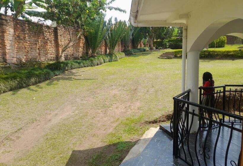 پانسیون Maasai Villa Backpackers Home