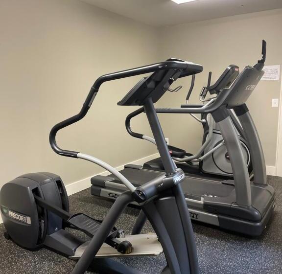 旅馆 Culpeper Center Suites