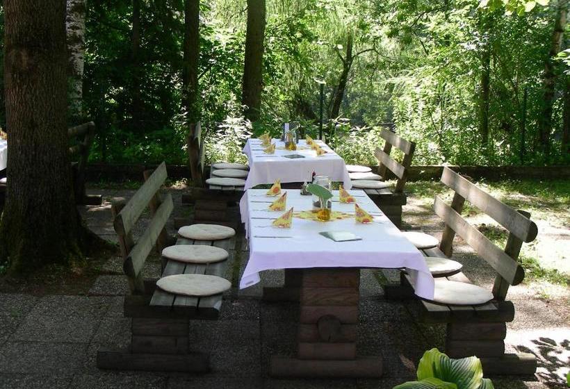 ユースホステル Gasthaus Zur Waldschenke