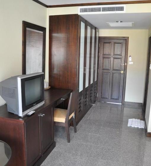 Общежитие Karon Bay Inn