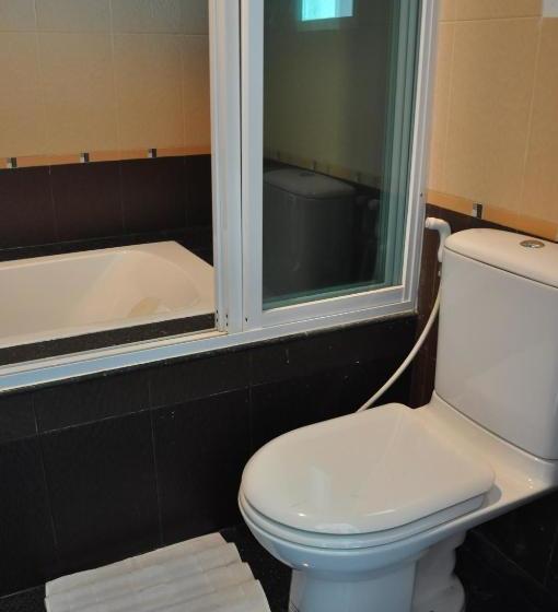 Общежитие Karon Bay Inn