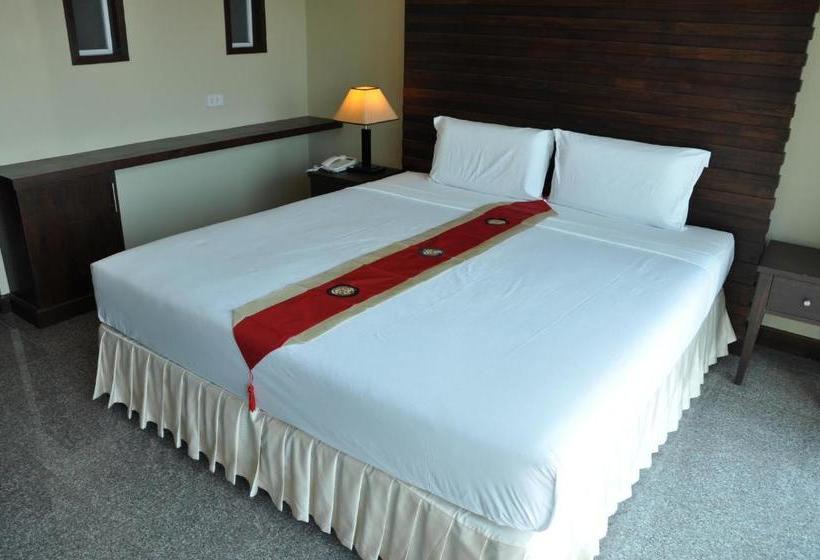 Общежитие Karon Bay Inn