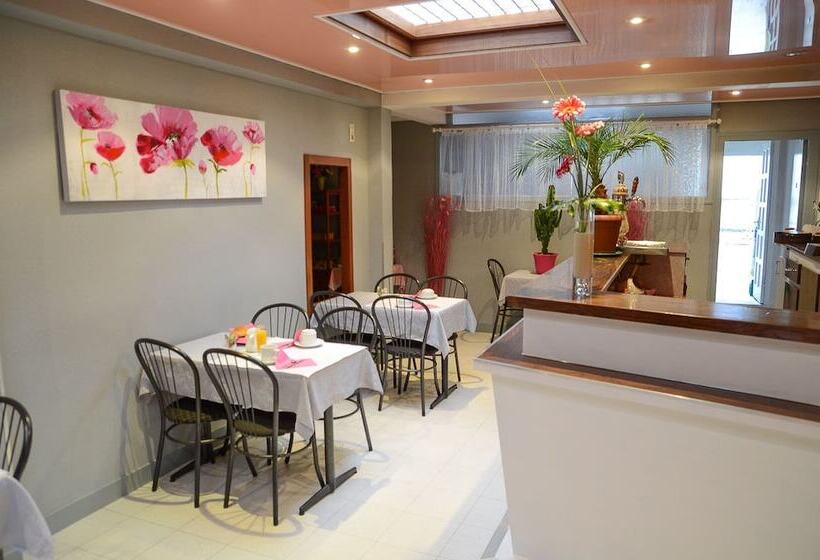 ホテル De La Croix De Malte