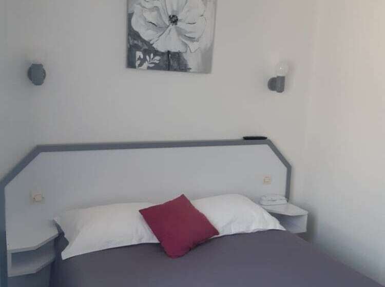 ホテル De La Croix De Malte