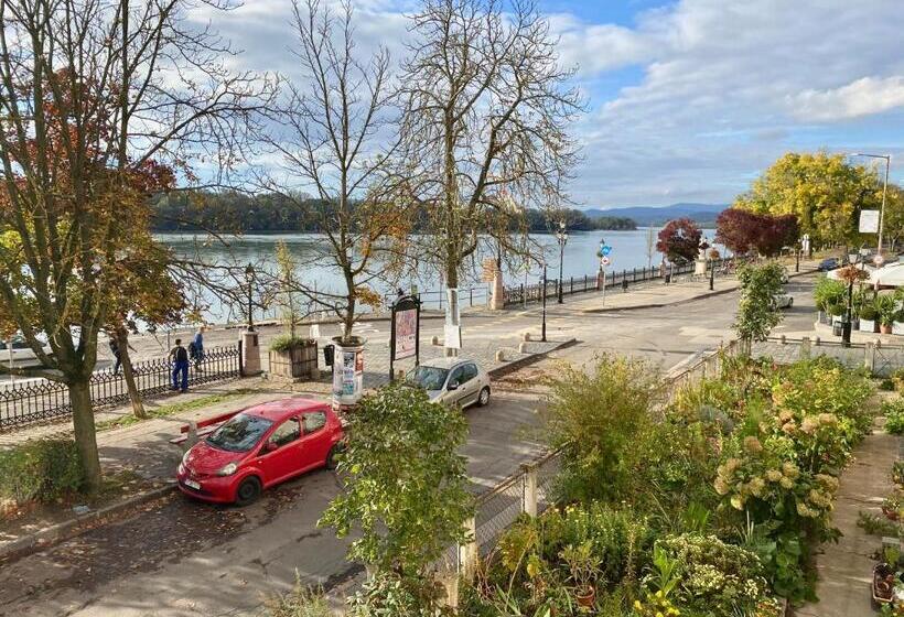 פנסיון Bellevue Vendégház 2