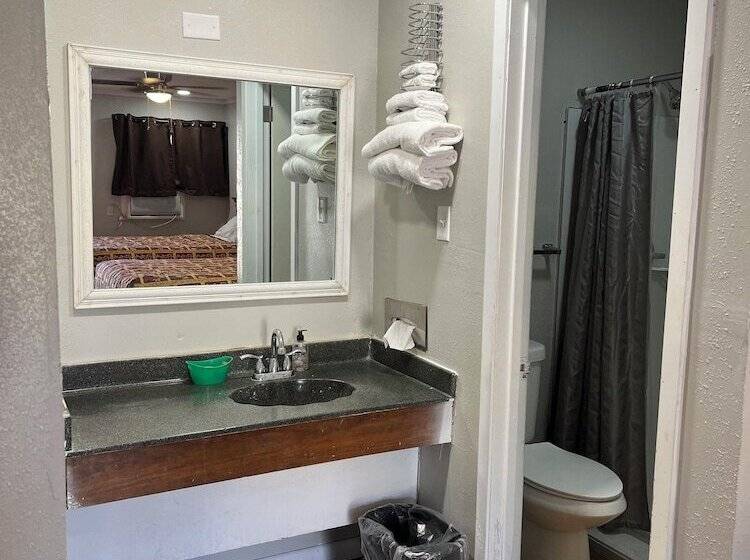 הוסטל Hill Country Inn