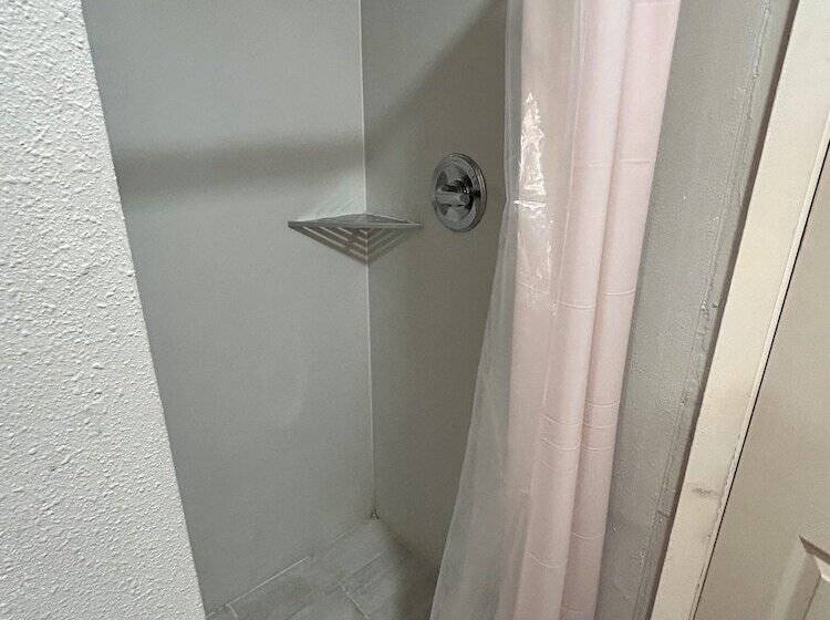 הוסטל Hill Country Inn