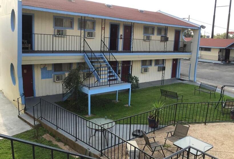 호스텔 Hill Country Inn