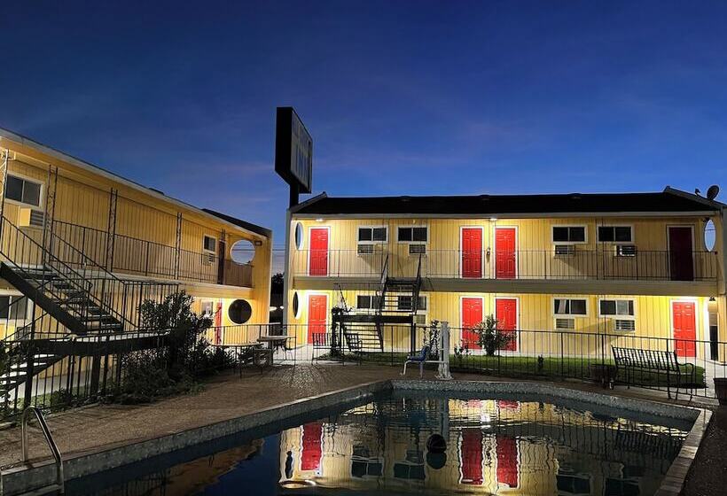 호스텔 Hill Country Inn