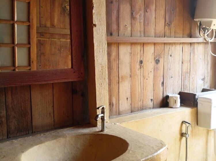 הוסטל Jamboree Creek Yoga