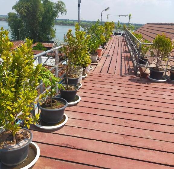 הוסטל Phalla Riverside