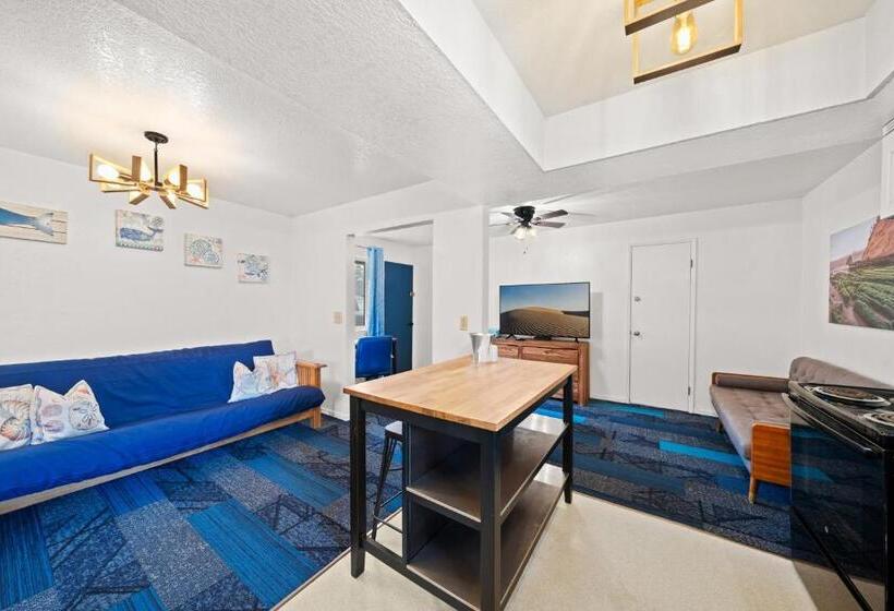 הוסטל Surf & Sand Inn