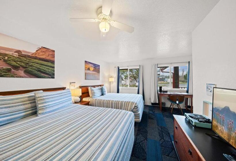 הוסטל Surf & Sand Inn