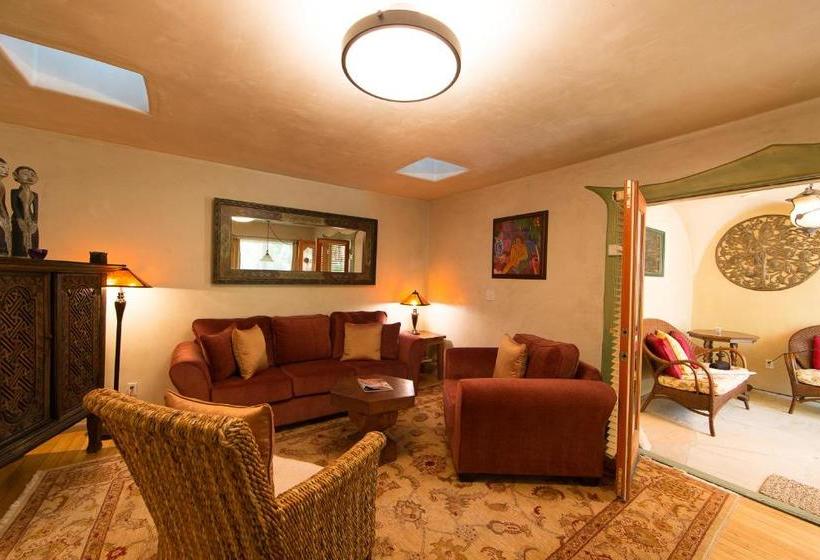 فندق صغير The Emerald Iguana Inn