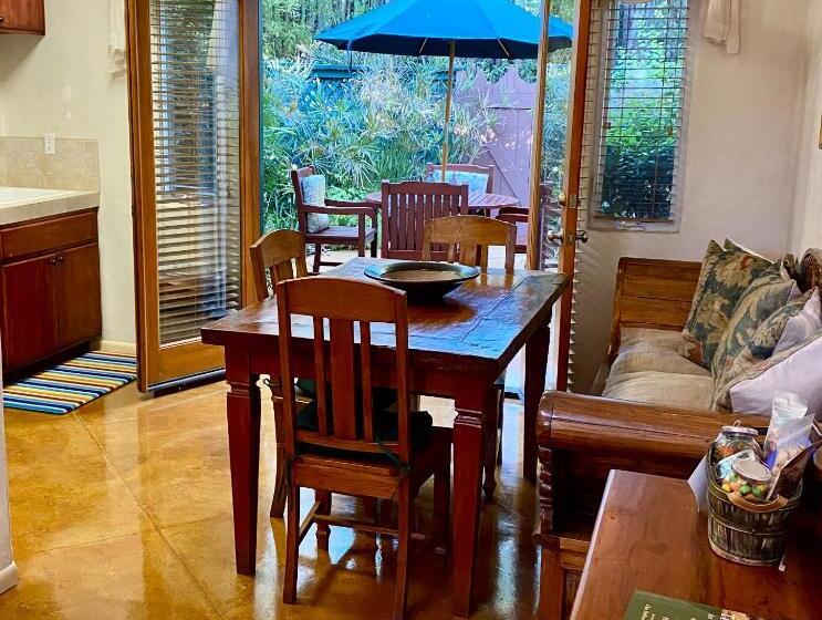 فندق صغير The Emerald Iguana Inn