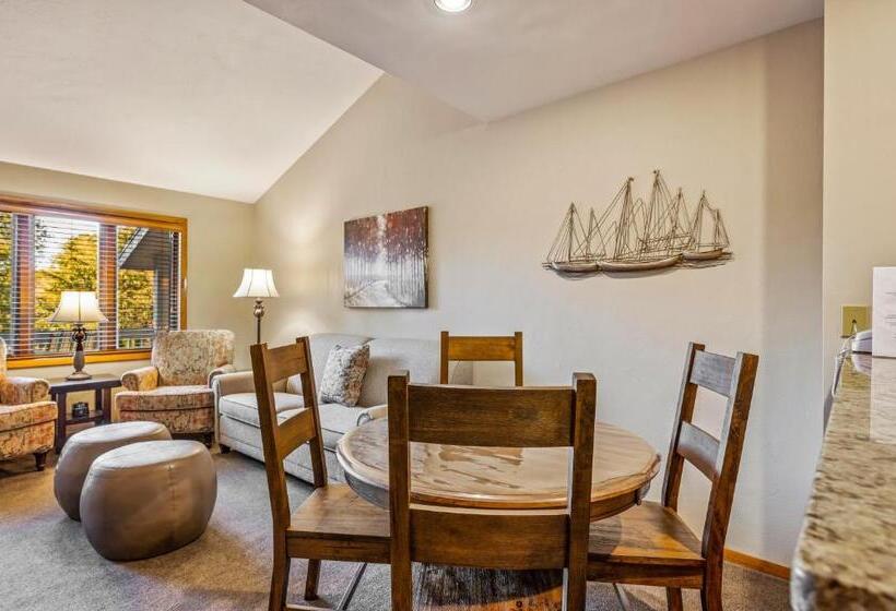Evergreen Hill Condominiums