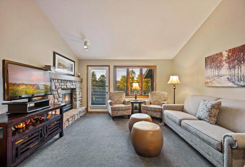 Evergreen Hill Condominiums