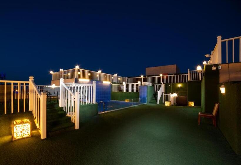 Golden Garden Al Corniche