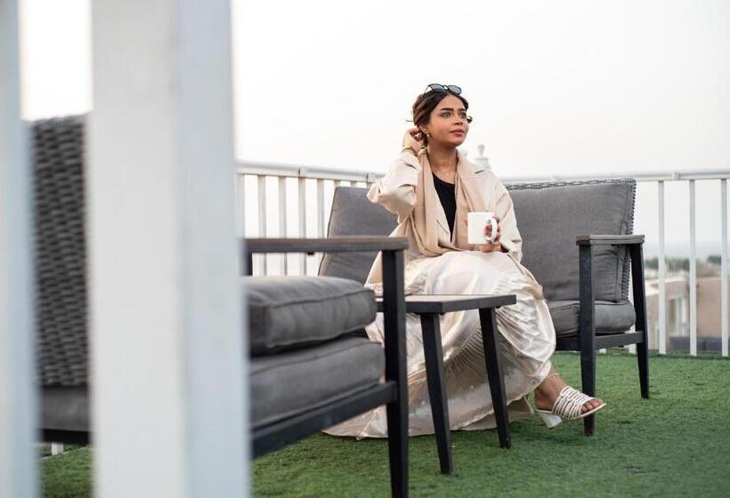 Golden Garden Al Corniche