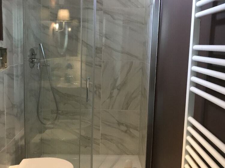 בית מלון כפרי Ripari Di Giobbe