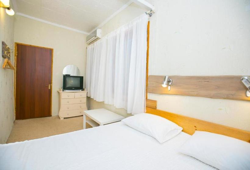 پانسیون Guest House Lavr