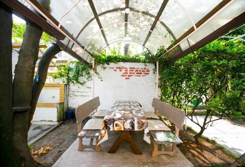 پانسیون Guest House Lavr