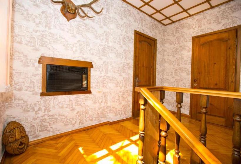 پانسیون Guest House Lavr