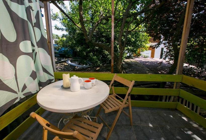 پانسیون Guest House Lavr