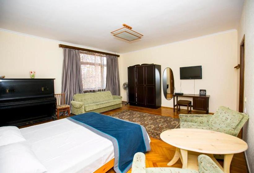 پانسیون Guest House Lavr